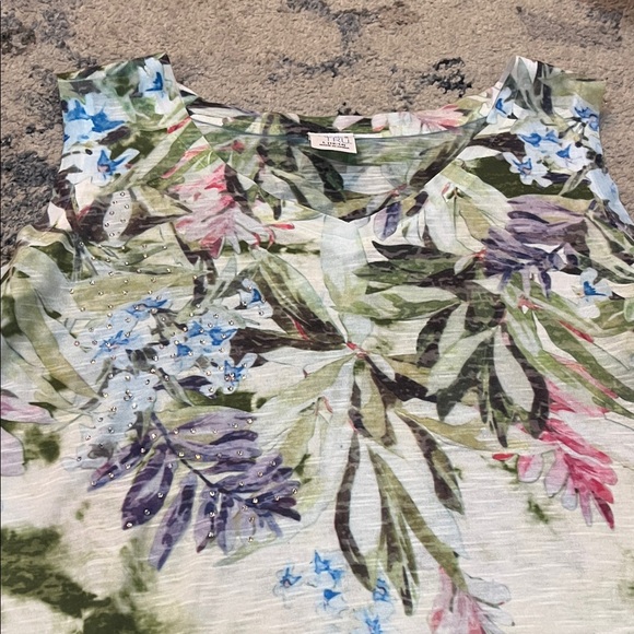 Time and Tru Floral Green and White Tank Top - Picture 2 of 3